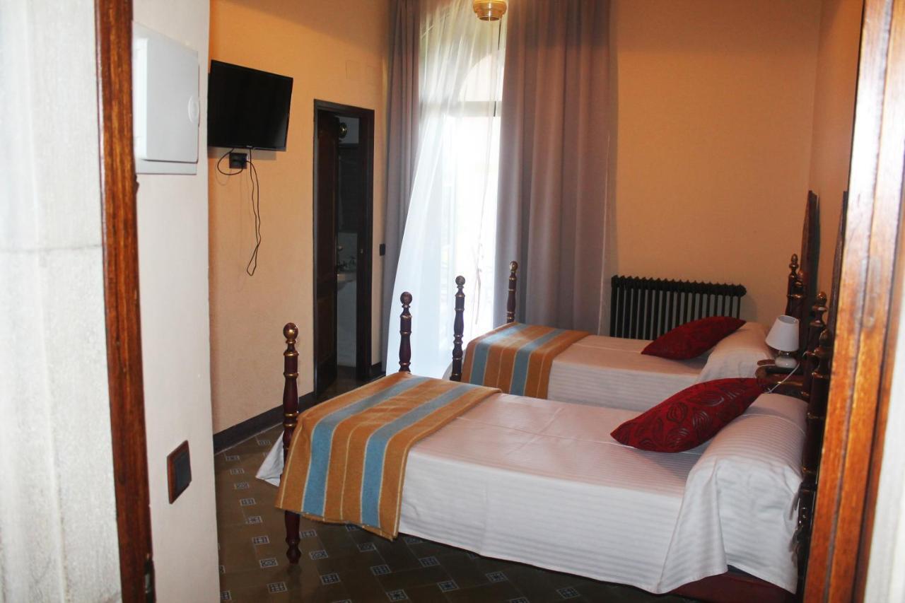 Hostal Rural Mas Blanc San Martín de Centellas المظهر الخارجي الصورة